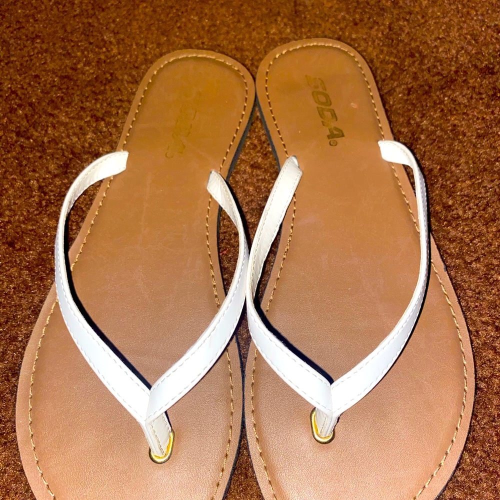 Soda sandals size 8